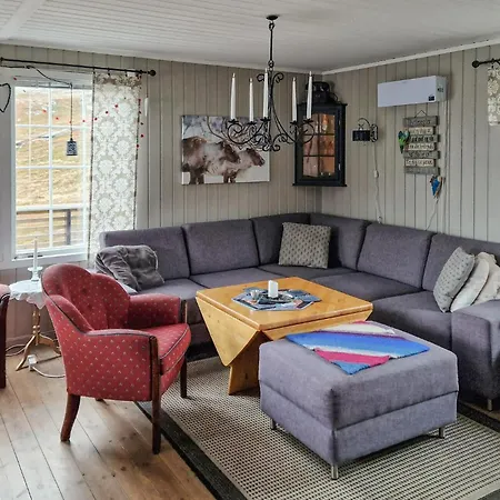3 Bedroom Cozy In Snefjord